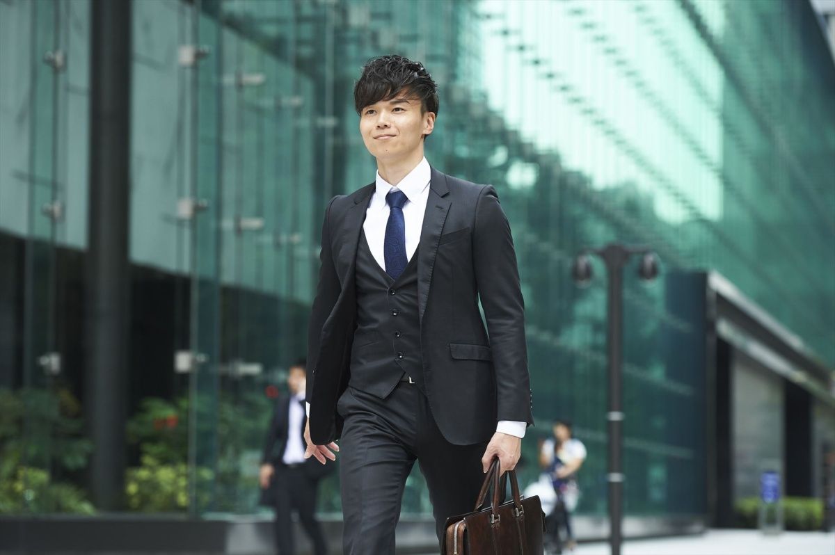 営業先へ向かう営業マン